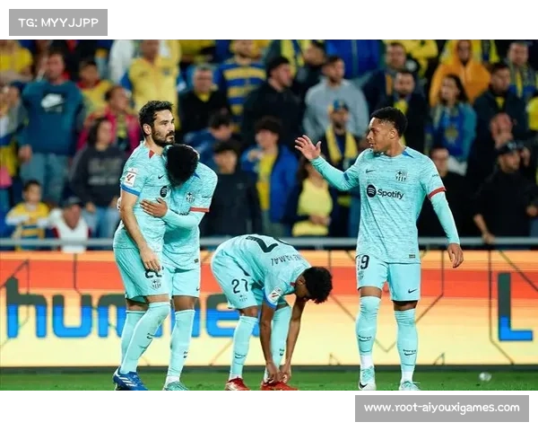 欧塞尔马拉抢点射门滑门而过，错失扳平良机