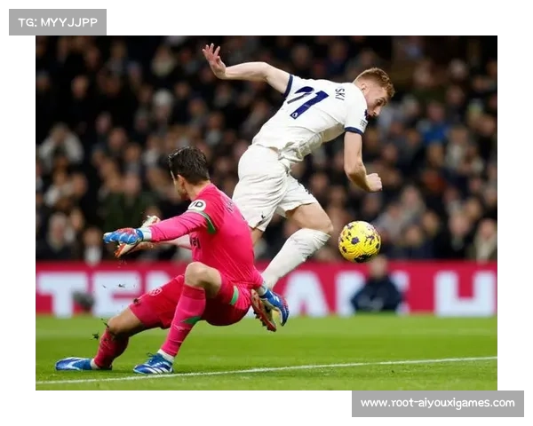 罗梅罗头球绝平后滑跪庆祝，挽救热刺宝贵一分
